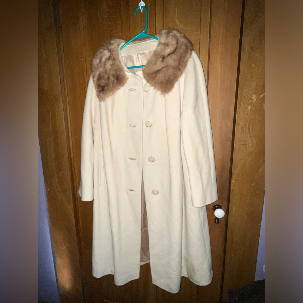 Cashmere & mink Vintage hand tailored coat in the color cream